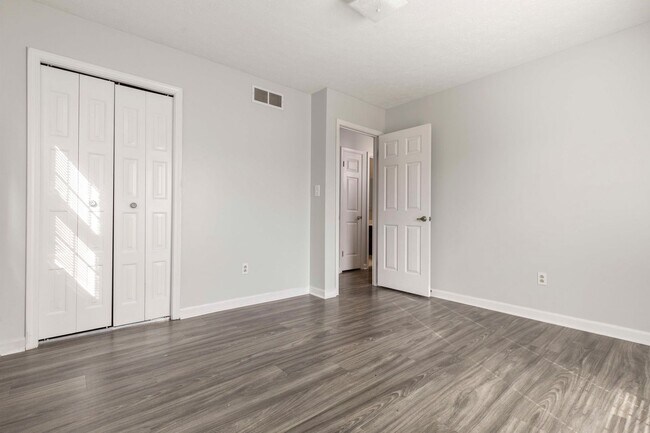 Building Photo - 6715 Six Mile Ln