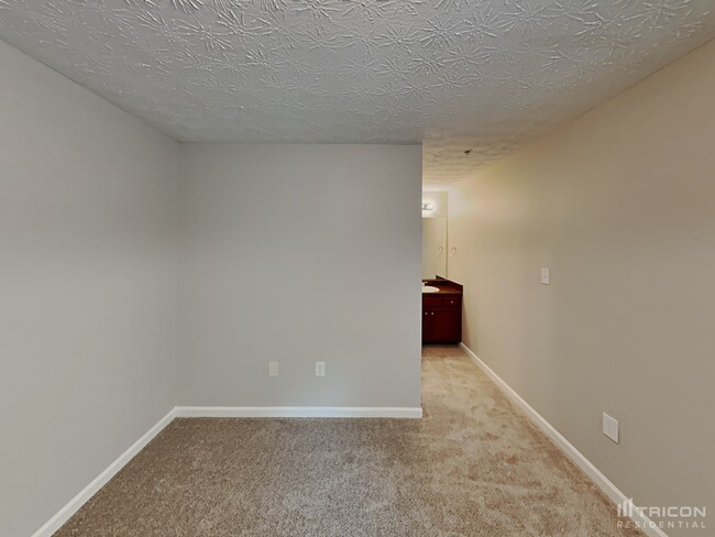 Building Photo - 1032 Wedgewood Ct NE