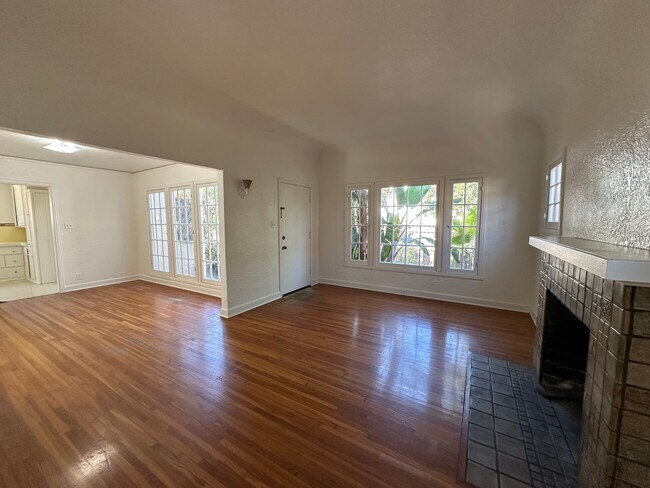 Building Photo - 213-223 Los Aguajes Ave