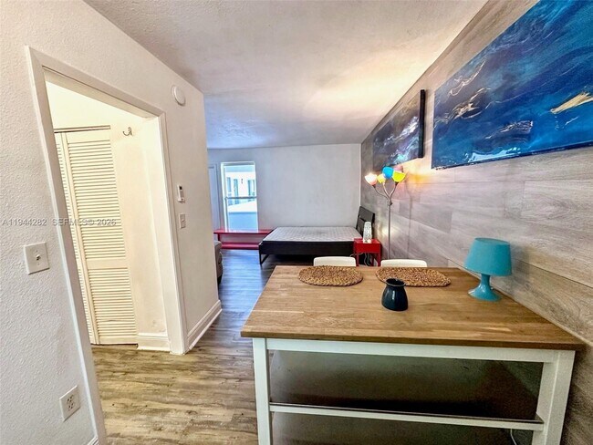 Building Photo - 3071 SW 27th Ave