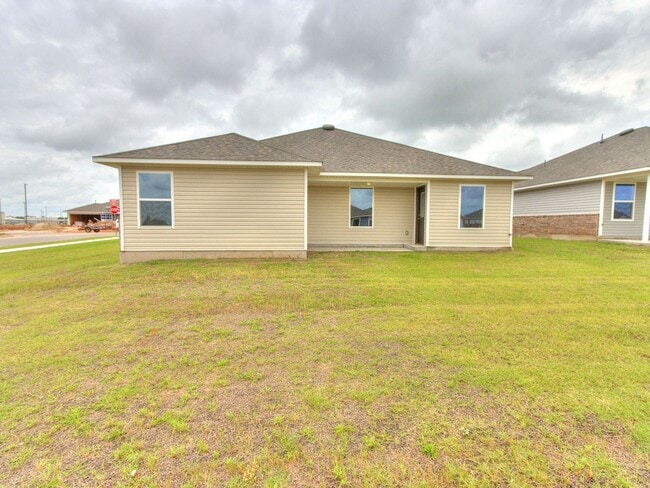 Building Photo - Beautiful New Home! Mustang Schools!
