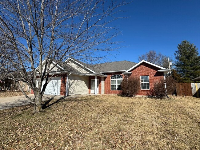 Building Photo - 2603 Oakfield Dr