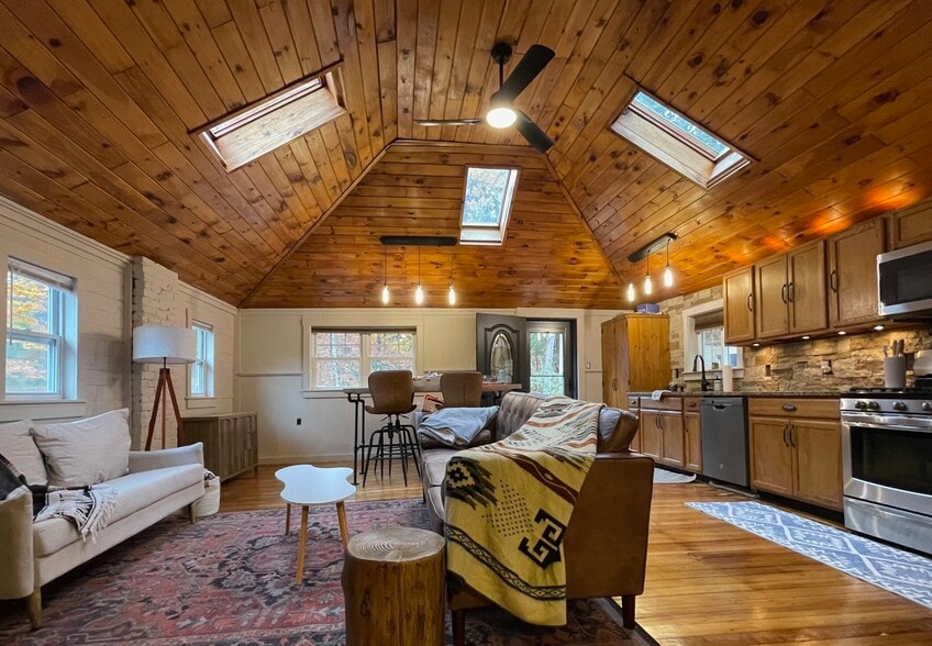 Primary Photo - 38 Swamp Rd