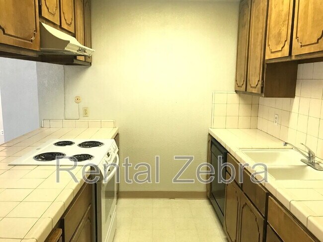 Building Photo - 3357 San Ramon Ct