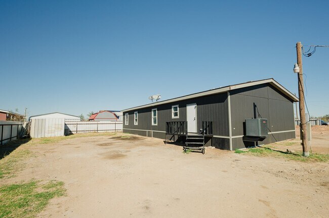 Building Photo - 2423 N Redondo Ave