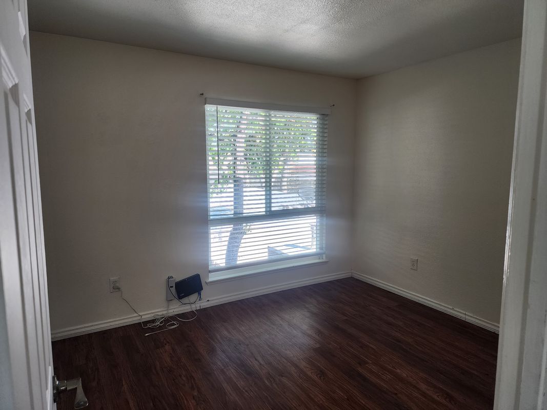 Building Photo - 13514 Village Dr