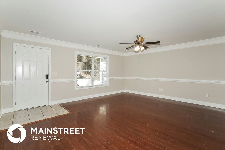 Building Photo - 2207 Clarendon Ct NE