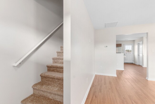 Building Photo - 131 Cherry Grove Dr