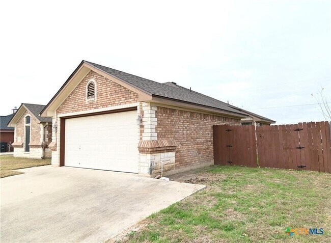 Building Photo - 4501 Lauren MacKenzie Dr
