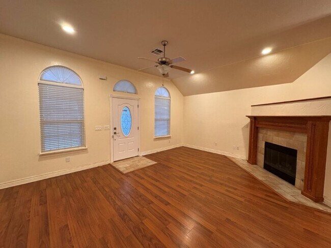 Building Photo - 3 bed, 2 living area, 2.5 baths with storm shelter gazebo!  This home has everything you need, ca...