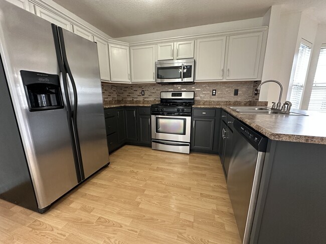 Building Photo - 122 Alexander Blvd