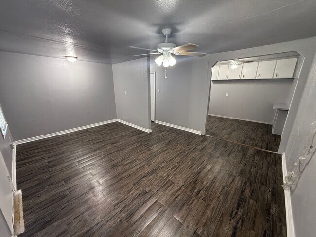 Building Photo - Rendon Area; Single-Family home sitting on...
