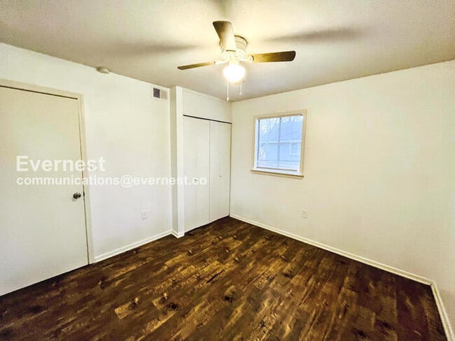 Building Photo - 1460 Woody Dr