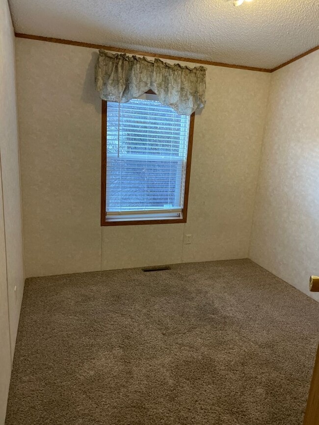 Building Photo - Wonderful 3 Bed 2 Bath In-Town