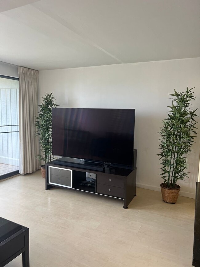 Building Photo - FURNISHED One Bedroom at the Marco Polo