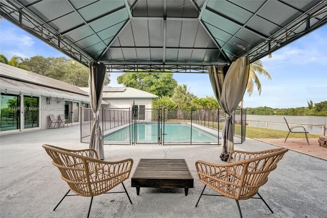 Building Photo - 1020 Bayberry Point Dr