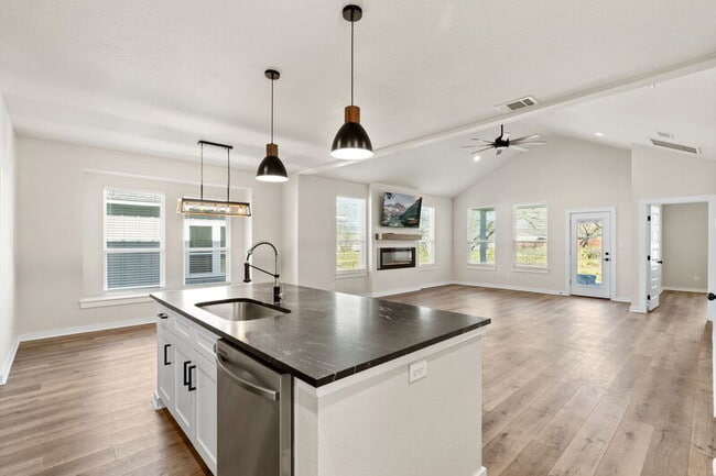 Building Photo - 853 Cypress Ln