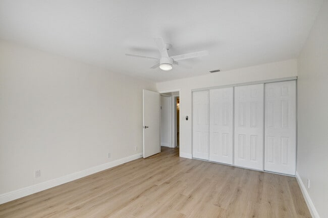 Building Photo - 614 Executive Center Dr