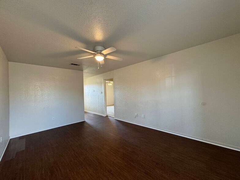 Building Photo - 3301 Barcelona Dr