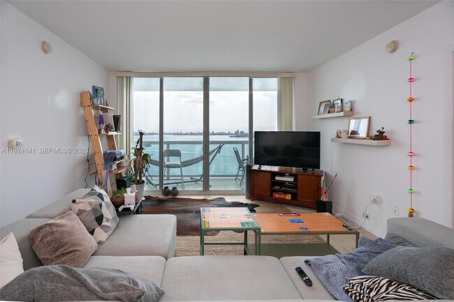 Building Photo - 1800 N Bayshore Dr