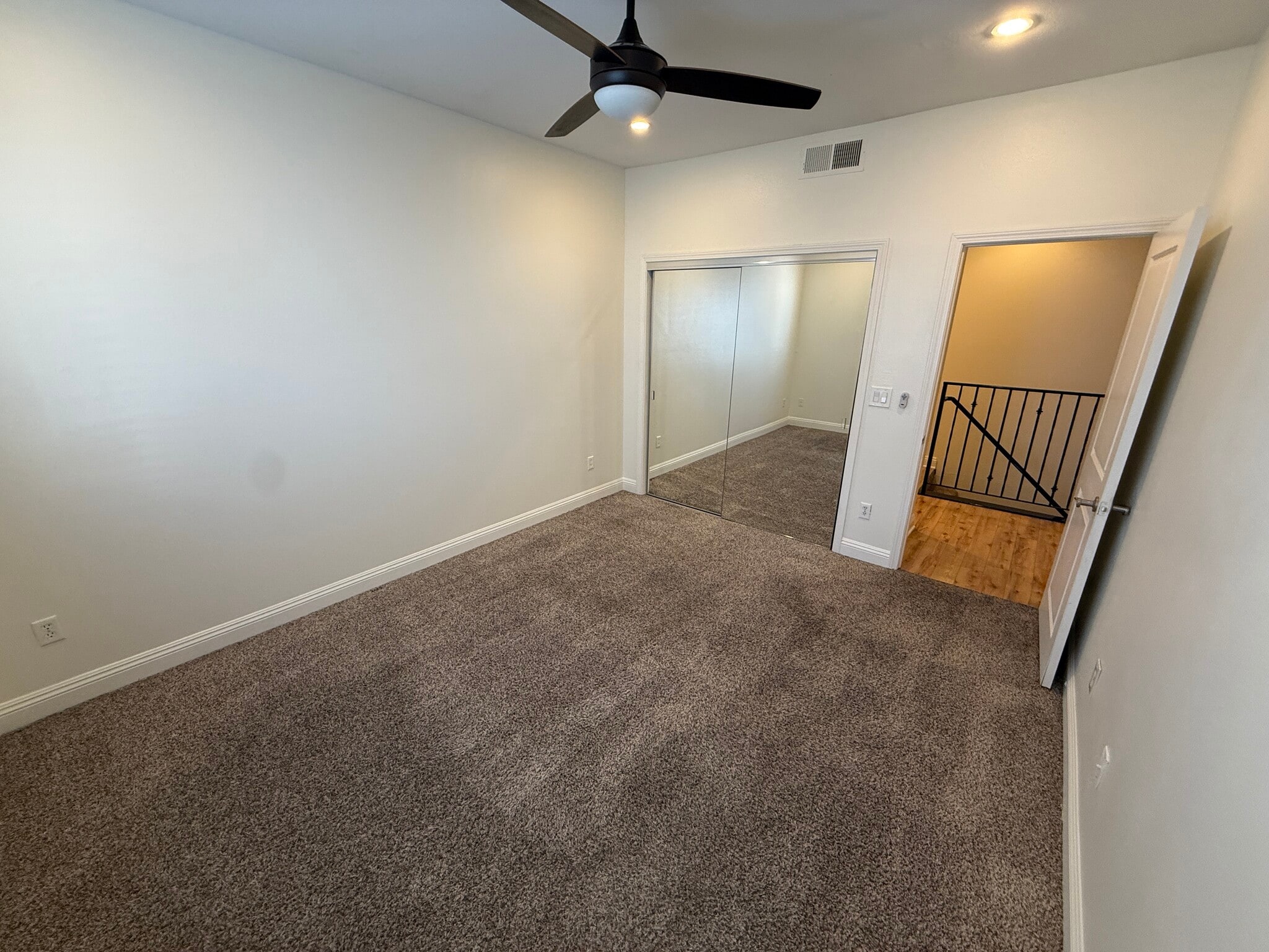 Building Photo - 7132 Farralone Ave