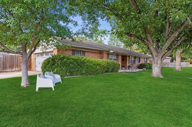 Building Photo - 2127 Clarksdale Dr