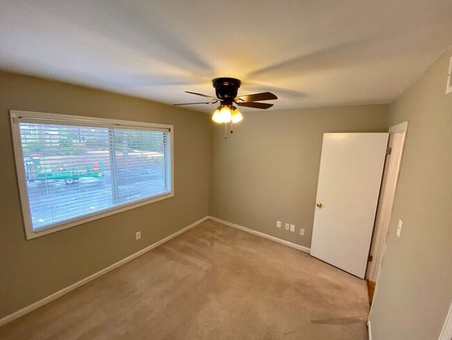 Building Photo - 1416 Foxhall Ln SE