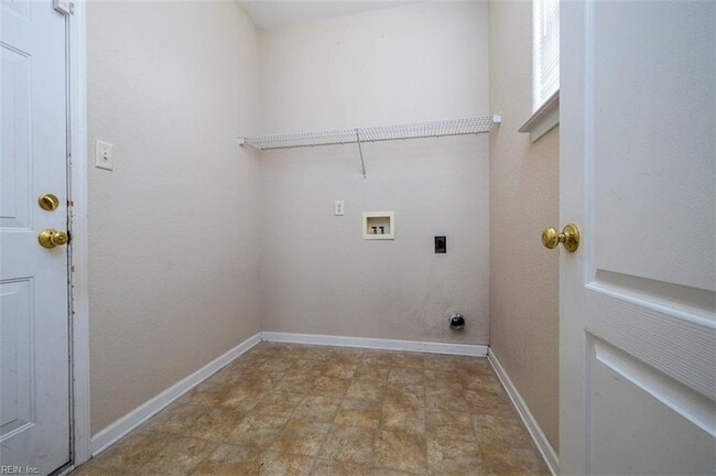 Building Photo - 5819 Woodside Ln