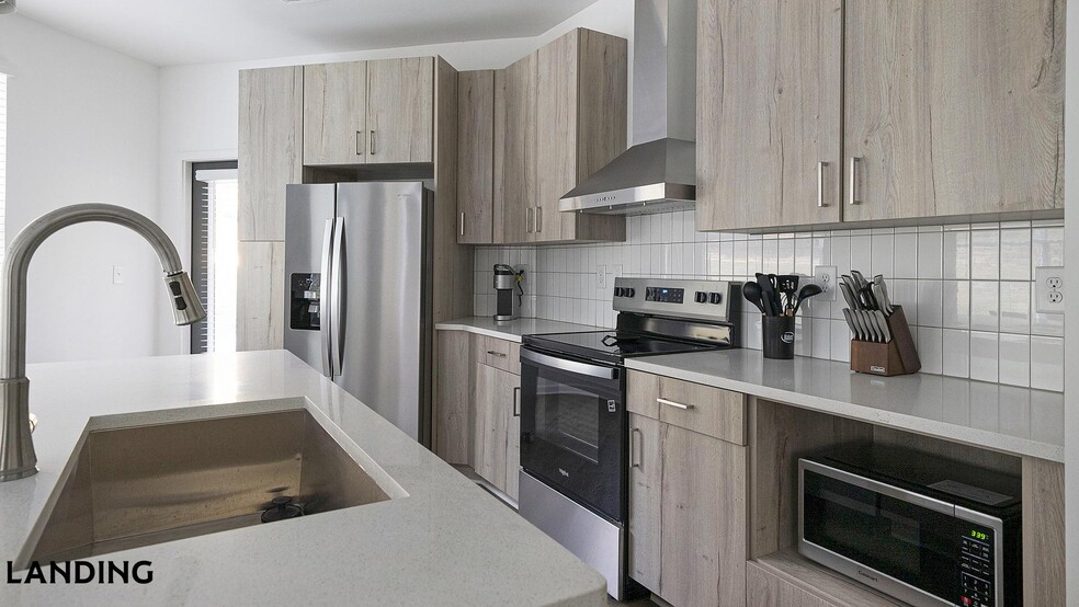 Building Photo - 2800 Milan Ct