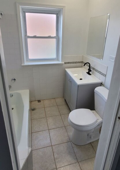 Building Photo - 7630 N Marshfield Ave