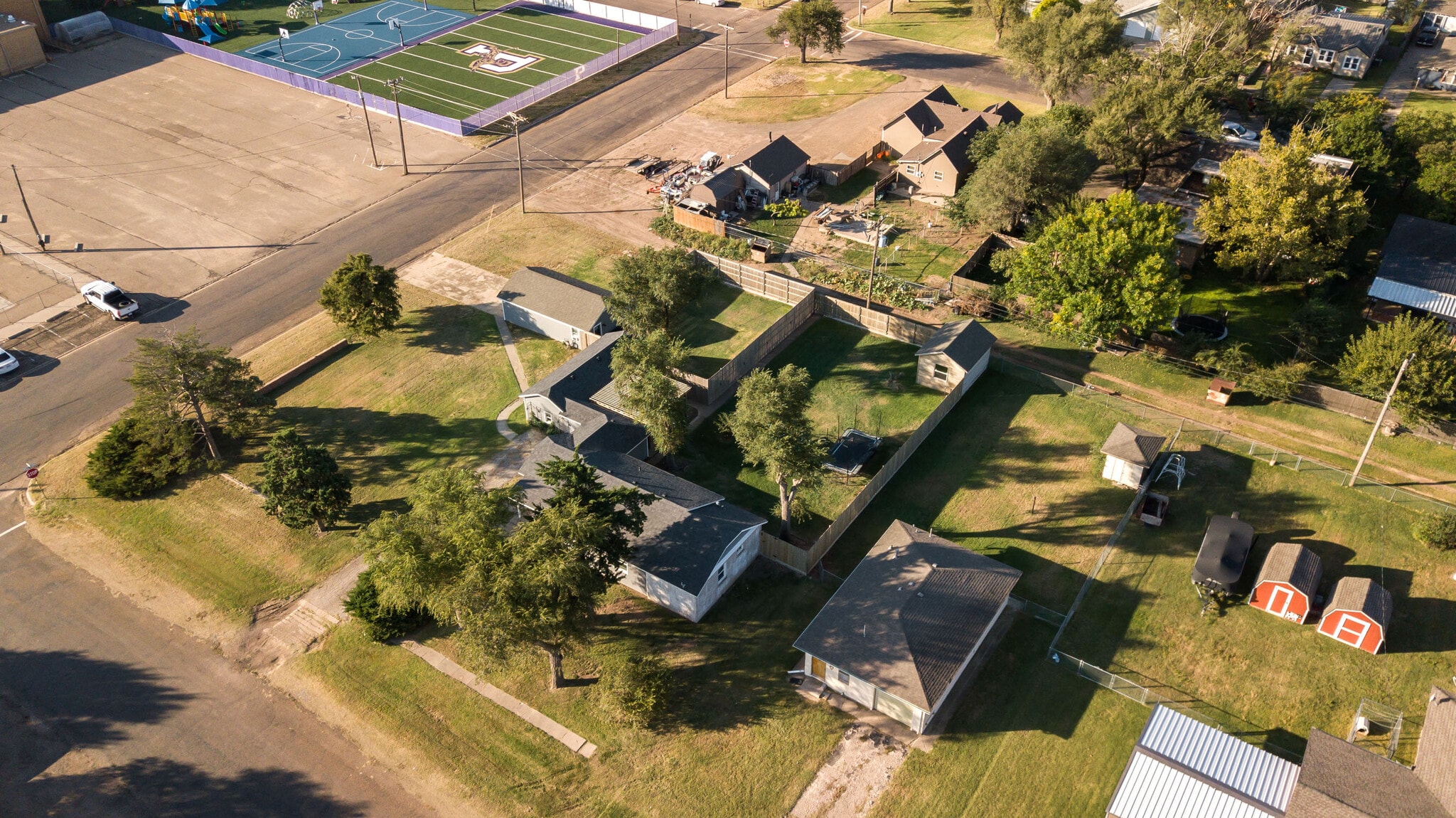 Building Photo - 1105 Main St