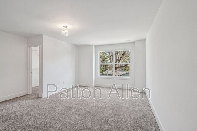 Building Photo - 7 Bolton St