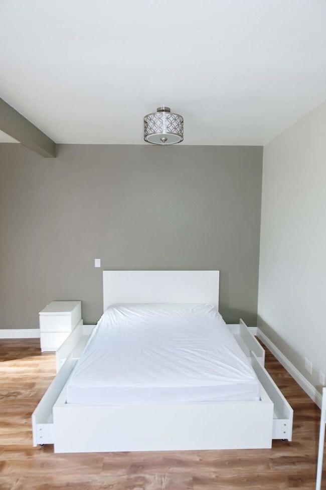 Building Photo - 1535 Livonia Ave