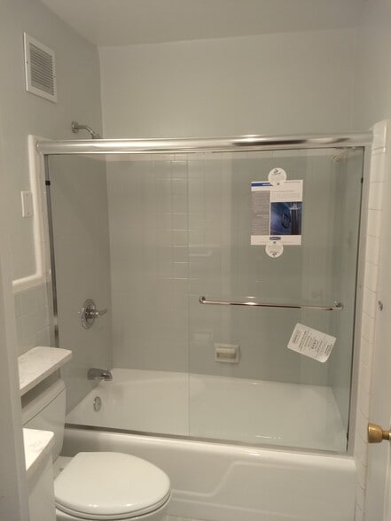 Building Photo - 3535 Chevy Chase Lake Dr