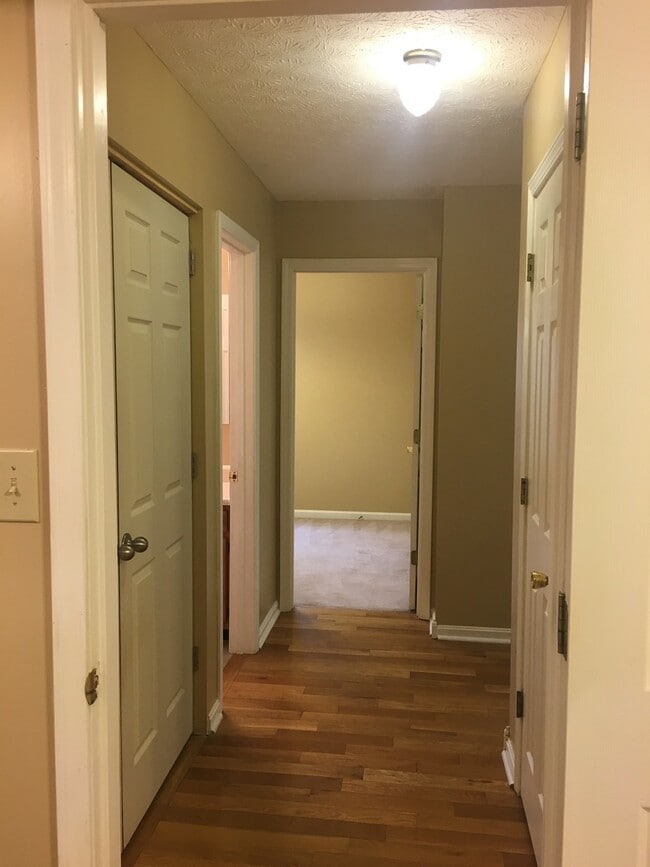 Building Photo - **New Paint**   **New Carpet**  Ready for YOU!!