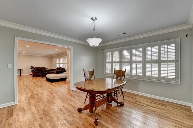 Building Photo - 8 Highland Ln