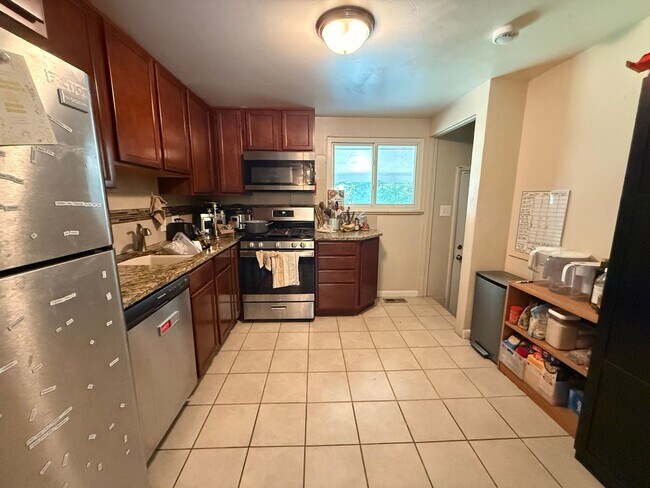 Building Photo - Spacious South Denver Home Near DU, Wash Park & Light Rail!!!