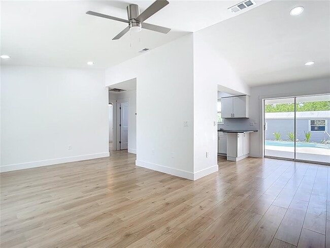 Building Photo - 7341 Hart St