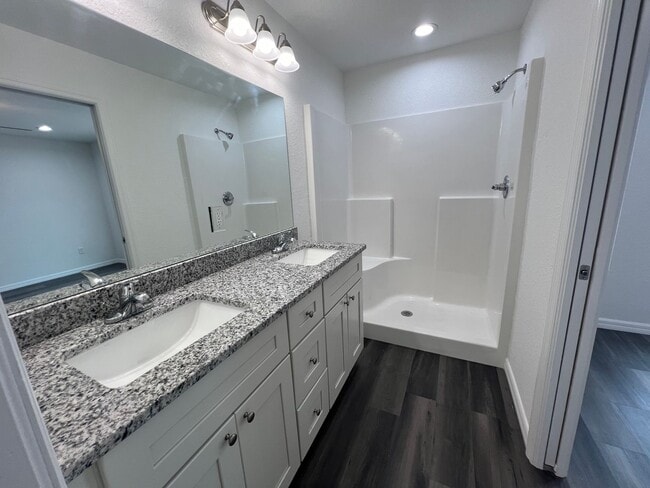 Building Photo - Beautifl Bedroom / 2 Bath Home in Ocklawaha!