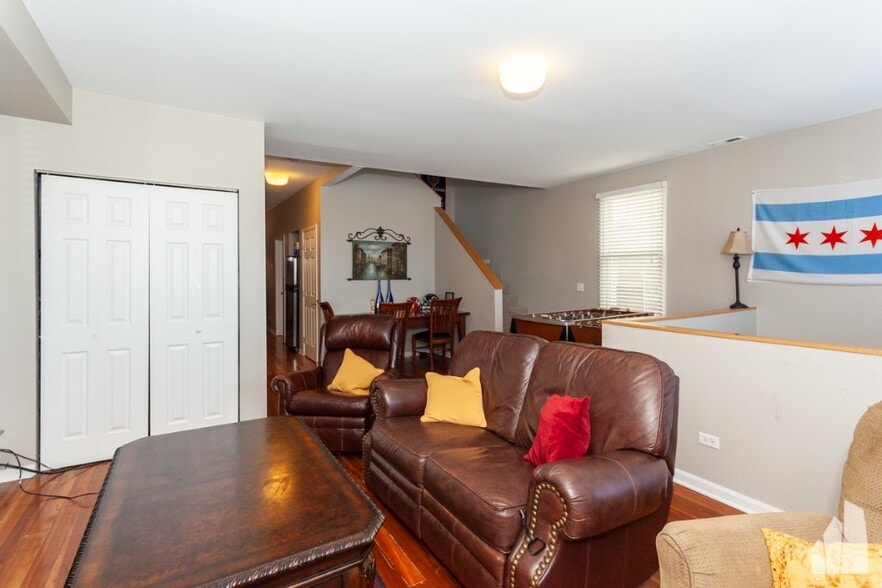 Building Photo - 2440 N Ashland Ave