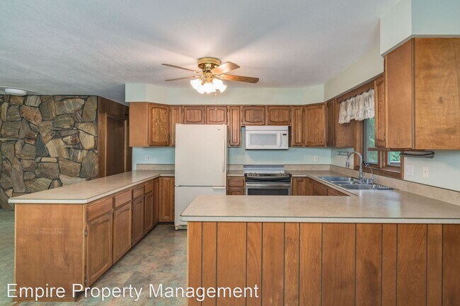 Building Photo - 3 br, 2 bath House - 845 Birch Hill Road
