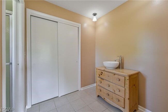 Building Photo - 1521 SE 1st Terrace