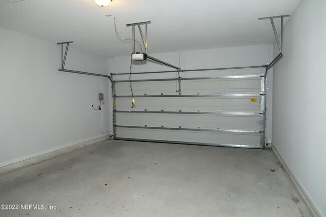 Building Photo - 220 Modesto Dr