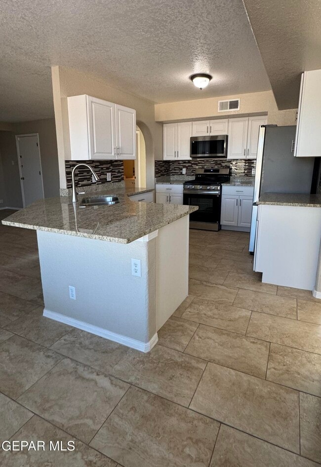 Building Photo - 1801 Garden Gate Way