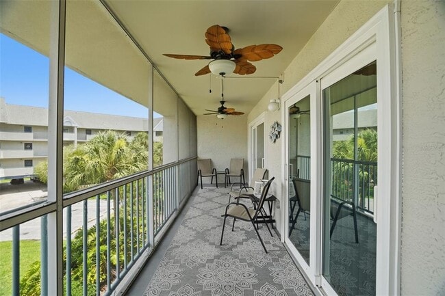 Building Photo - 5557 Sea Forest Dr