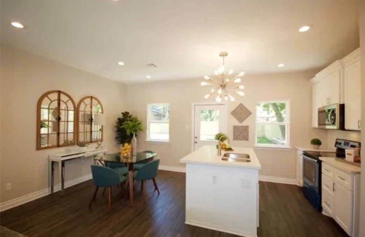 Building Photo - 210 Garrotsville St