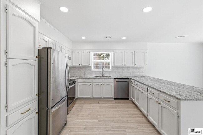 Building Photo - 203 Dupont Dr