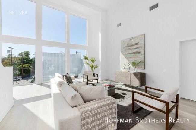 Building Photo - 11702 Magnolia Blvd