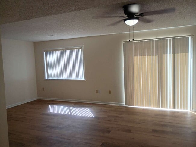 Building Photo - Townhouse for Rent
