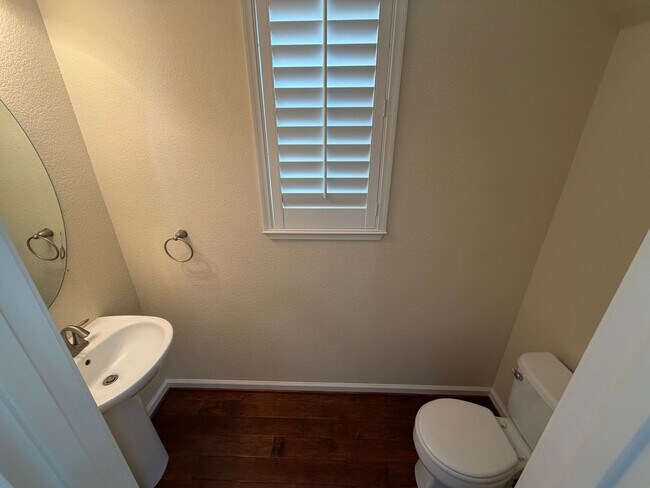 Building Photo - 2 Bedroom | 2.5 Bathroom | Single family home